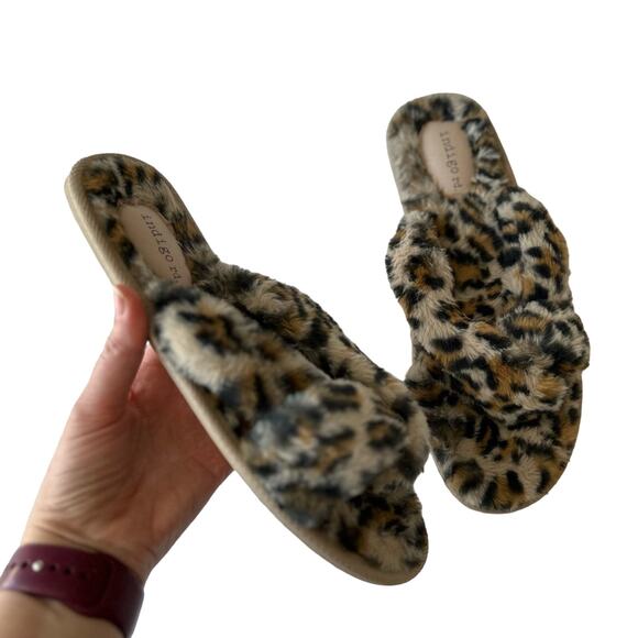 Soft Faux Fur Leopard Slippers - Picture 2 of 5